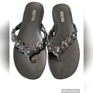 Kenneth Cole Flip Flops 7 1/2